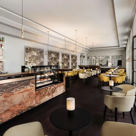 Anna Grand بالاتونفوريد