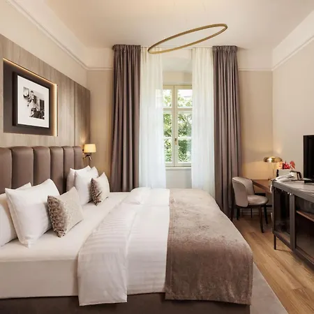 Anna Grand بالاتونفوريد