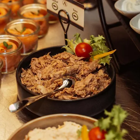 Anna Grand بالاتونفوريد